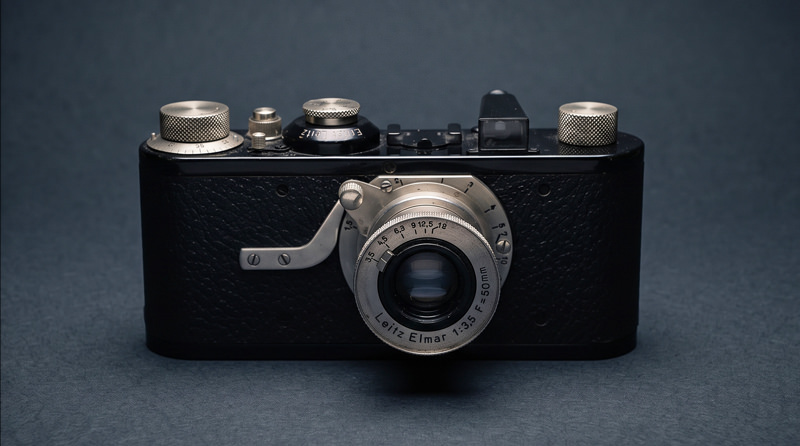 Leica 1 (A), Produktfoto im Low-Key Verfahren mit KI-Unterstützung